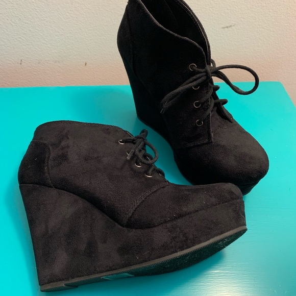 Soda Black Laceup Platform Wedge Size 7 - Picture 2 of 7